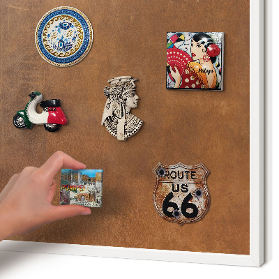 Magnettafel aus Metall für Souvenirs in weißem Rahmen Braune Textur