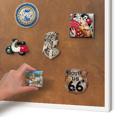 Magnettafel aus Metall für Souvenirs in weißem Rahmen Braune Textur
