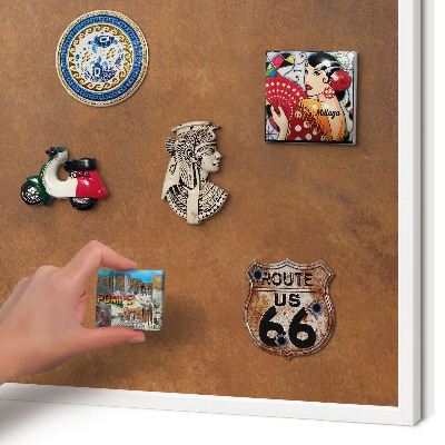 Magnettafel aus Metall für Souvenirs in weißem Rahmen Braune Textur