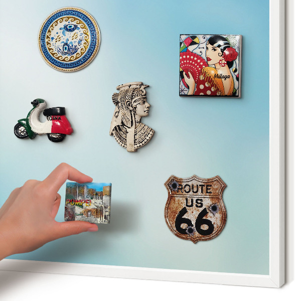 Magnettafel aus Metall für Souvenirs in weißem Rahmen Blauer Himmel