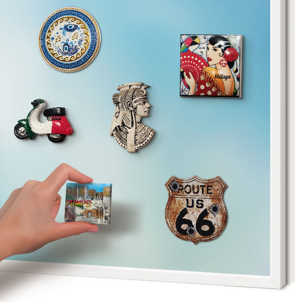 Magnettafel aus Metall für Souvenirs in weißem Rahmen Blauer Himmel