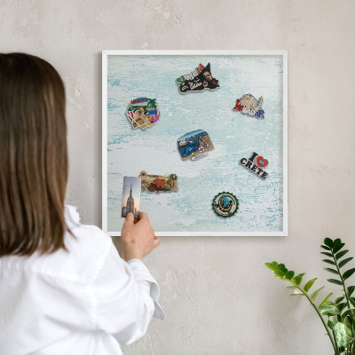 Wand-Magnettafel für Reisesouvenirs mit weißem Rahmen Pastellabschürfungen
