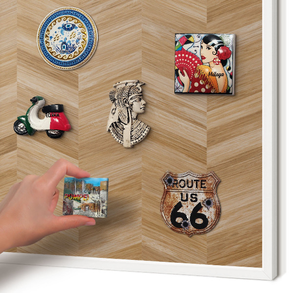 Wand-Magnettafel für Reisesouvenirs mit weißem Rahmen Holz-Fischgrätmuster