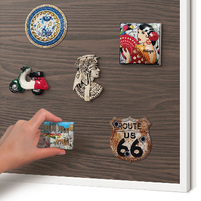 Magnettafel aus Metall für Souvenirs in weißem Rahmen Naturholz