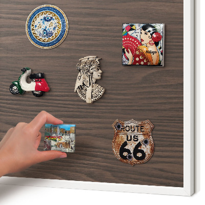 Magnettafel aus Metall für Souvenirs in weißem Rahmen Naturholz