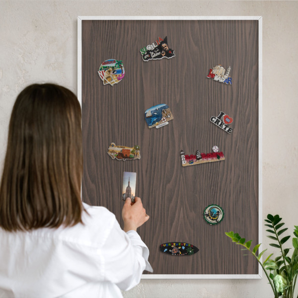 Magnettafel aus Metall für Souvenirs in weißem Rahmen Naturholz