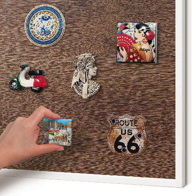 Wand-Magnettafel für Reisesouvenirs mit weißem Rahmen Braunes Holz