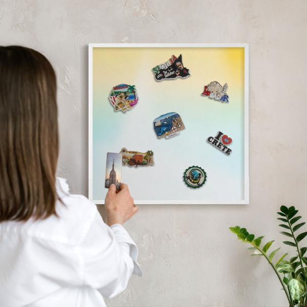 Magnettafel aus Metall für Souvenirs in weißem Rahmen Pastellfarbene Entspannung