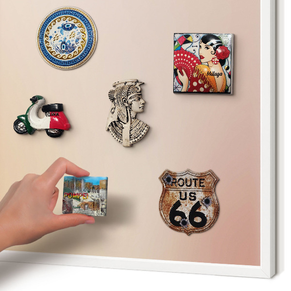 Wand-Magnettafel für Reisesouvenirs mit weißem Rahmen Zartes Beige