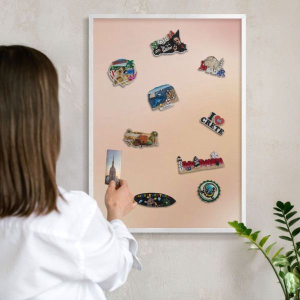 Wand-Magnettafel für Reisesouvenirs mit weißem Rahmen Zartes Beige
