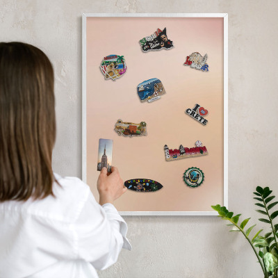 Wand-Magnettafel für Reisesouvenirs mit weißem Rahmen Zartes Beige