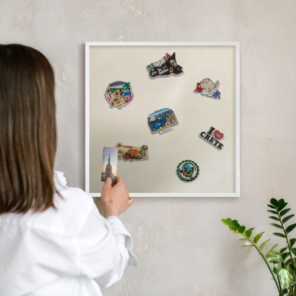 Magnettafel aus Metall für Souvenirs in weißem Rahmen Nebelton