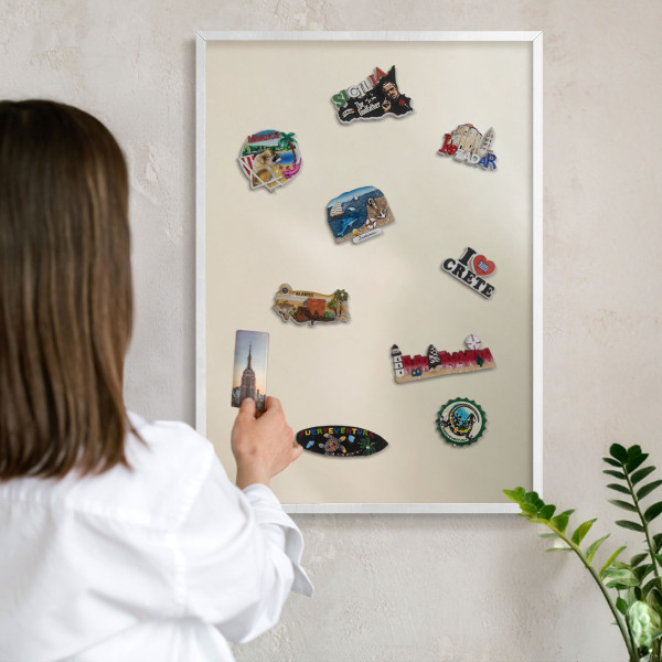 Magnettafel aus Metall für Souvenirs in weißem Rahmen Nebelton