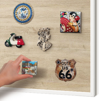 Wand-Magnettafel für Reisesouvenirs mit weißem Rahmen Holzhintergrund