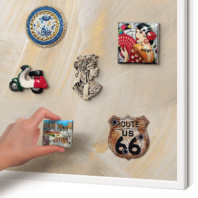 Magnettafel aus Metall für Souvenirs in weißem Rahmen Elegante Abstraktion
