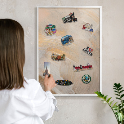 Magnettafel aus Metall für Souvenirs in weißem Rahmen Elegante Abstraktion