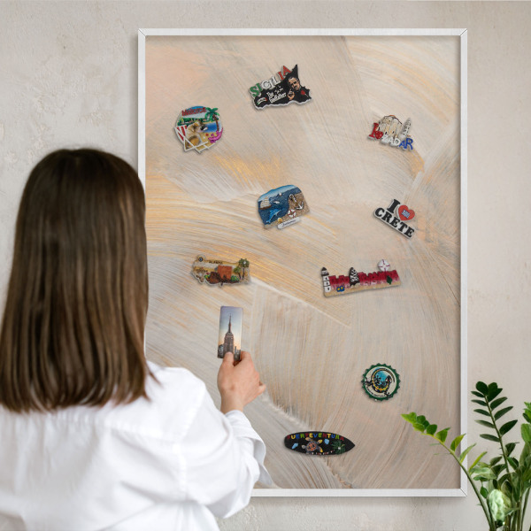 Magnettafel aus Metall für Souvenirs in weißem Rahmen Elegante Abstraktion