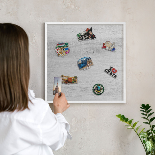 Wand-Magnettafel für Reisesouvenirs mit weißem Rahmen Holzkonstruktion