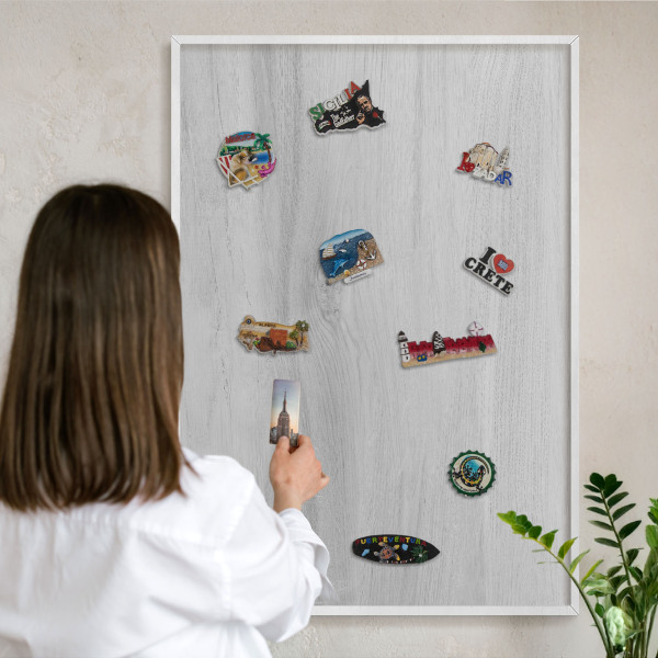 Wand-Magnettafel für Reisesouvenirs mit weißem Rahmen Holzkonstruktion