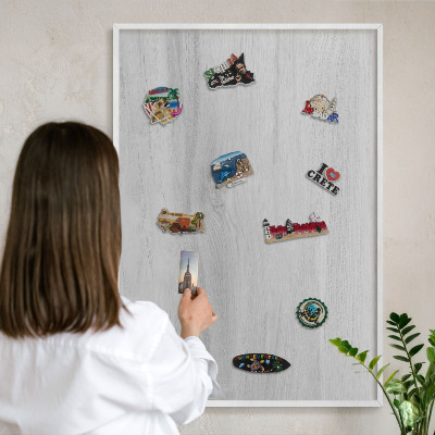 Wand-Magnettafel für Reisesouvenirs mit weißem Rahmen Holzkonstruktion