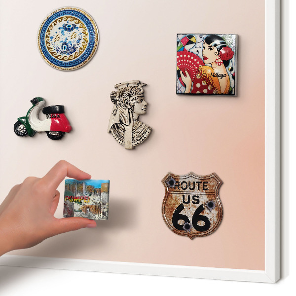 Wand-Magnettafel für Reisesouvenirs mit weißem Rahmen Pastellfarbener Charme