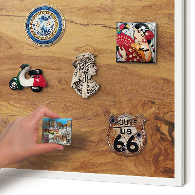 Magnettafel aus Metall für Souvenirs in weißem Rahmen Naturholz