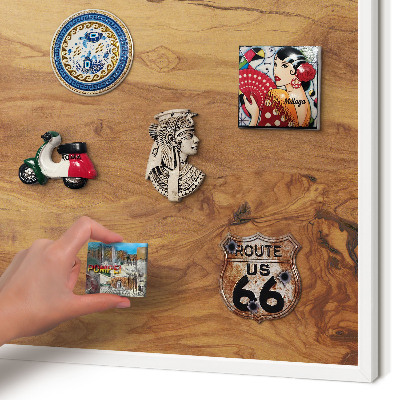 Magnettafel aus Metall für Souvenirs in weißem Rahmen Naturholz