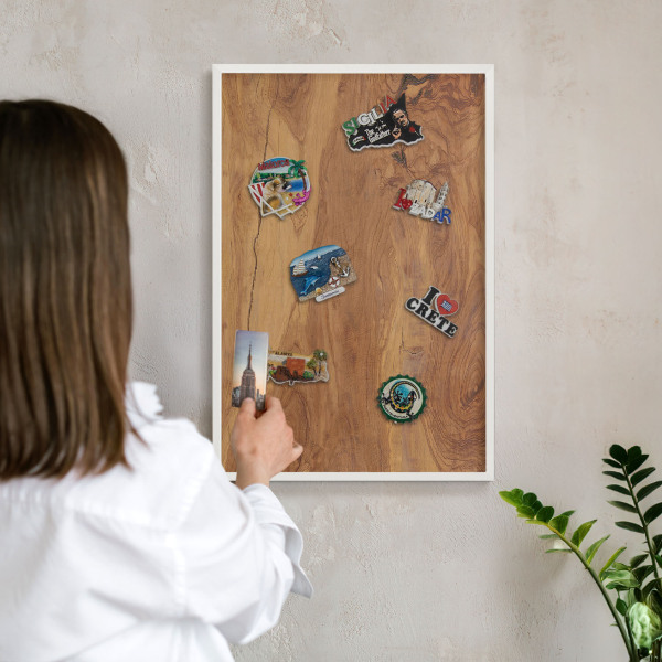 Magnettafel aus Metall für Souvenirs in weißem Rahmen Naturholz