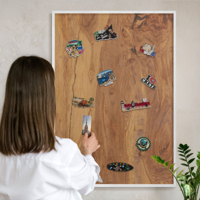 Magnettafel aus Metall für Souvenirs in weißem Rahmen Naturholz