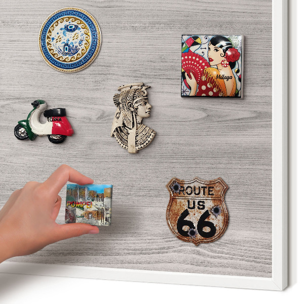 Wand-Magnettafel für Reisesouvenirs mit weißem Rahmen Holzstruktur