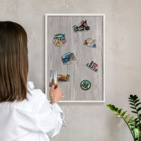 Wand-Magnettafel für Reisesouvenirs mit weißem Rahmen Holzstruktur