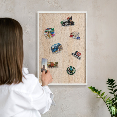Wand-Magnettafel für Reisesouvenirs mit weißem Rahmen Natürliche Eleganz