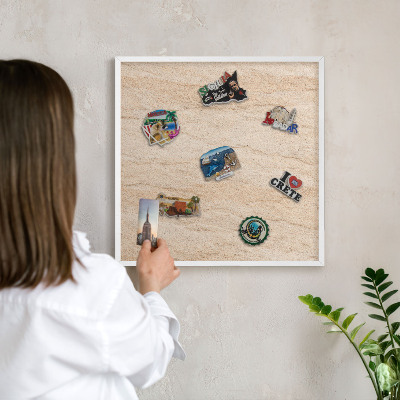 Wand-Magnettafel für Reisesouvenirs mit weißem Rahmen Natürliche Eleganz