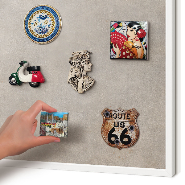 Magnettafel aus Metall für Souvenirs in weißem Rahmen Neutrale Eleganz