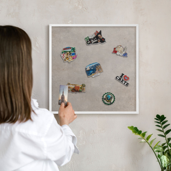 Magnettafel aus Metall für Souvenirs in weißem Rahmen Neutrale Eleganz