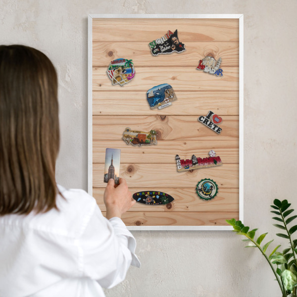 Wand-Magnettafel für Reisesouvenirs mit weißem Rahmen Holzmuster
