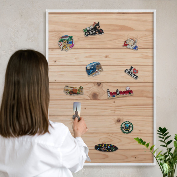 Wand-Magnettafel für Reisesouvenirs mit weißem Rahmen Holzmuster