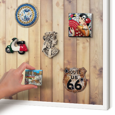 Magnettafel aus Metall für Souvenirs in weißem Rahmen Holzbretter