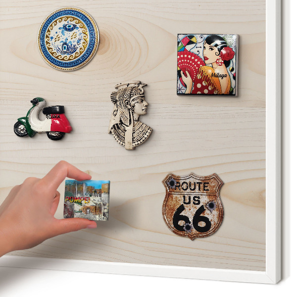 Magnettafel aus Metall für Souvenirs in weißem Rahmen Holzmuster