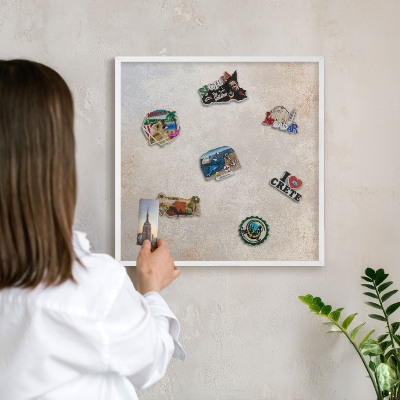 Wand-Magnettafel für Reisesouvenirs mit weißem Rahmen Neutraler Hintergrund
