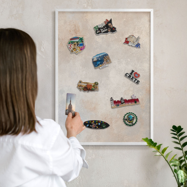 Wand-Magnettafel für Reisesouvenirs mit weißem Rahmen Neutraler Hintergrund