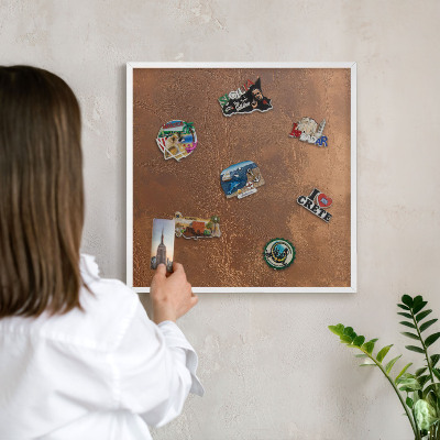 Wand-Magnettafel für Reisesouvenirs mit weißem Rahmen Braune Textur