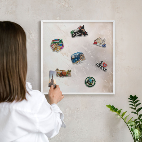 Magnettafel aus Metall für Souvenirs in weißem Rahmen Sanfte Leichtigkeit