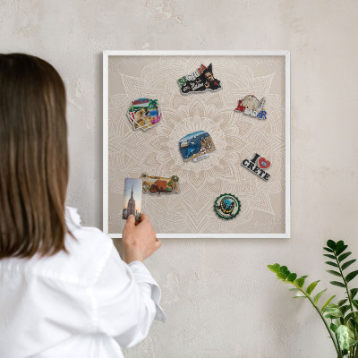 Magnettafel aus Metall für Souvenirs in weißem Rahmen Mandala-Muster