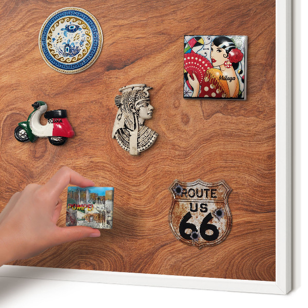 Wand-Magnettafel für Reisesouvenirs mit weißem Rahmen Holzmaserung