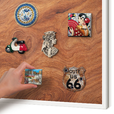 Wand-Magnettafel für Reisesouvenirs mit weißem Rahmen Holzmaserung