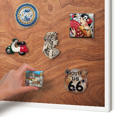 Wand-Magnettafel für Reisesouvenirs mit weißem Rahmen Holzmaserung