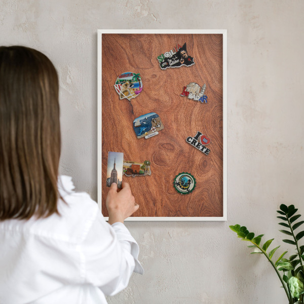 Wand-Magnettafel für Reisesouvenirs mit weißem Rahmen Holzmaserung