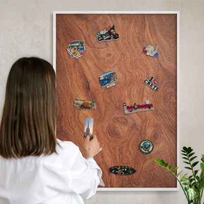 Wand-Magnettafel für Reisesouvenirs mit weißem Rahmen Holzmaserung