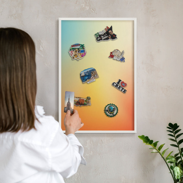 Magnettafel aus Metall für Souvenirs in weißem Rahmen Farbübergang